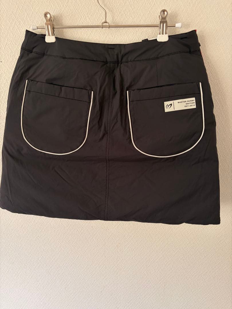 マスターバニーエディショ白x黒リバーシブル　ダウンスカートS