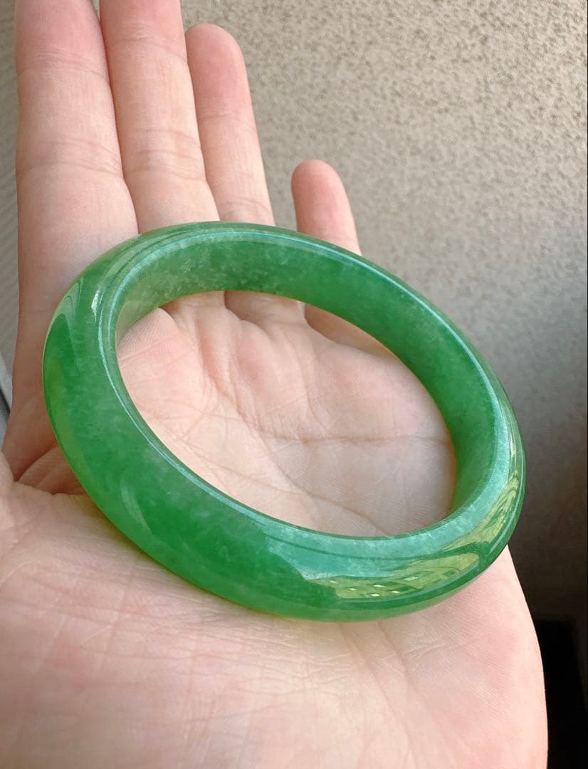 深いグリーン　緑翡翠　Ａランクヒスイバングル