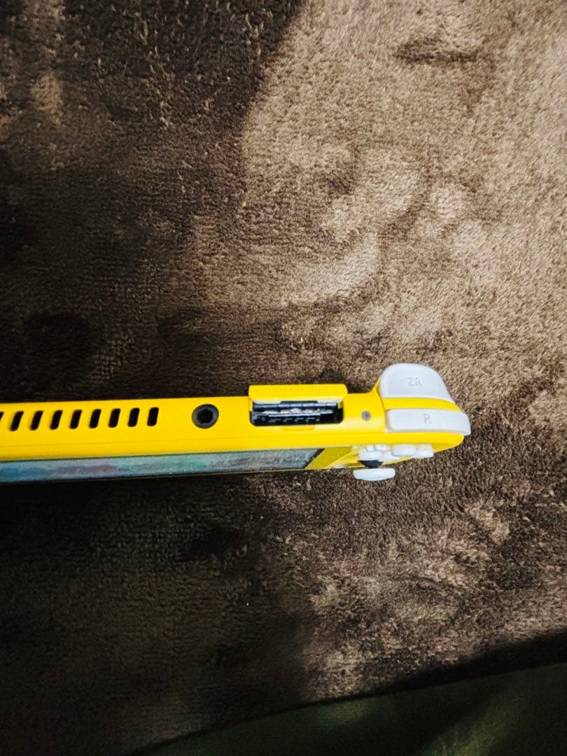 (ジャンク品)Nintendo Switch ライト　イエロー　箱、充電器付き