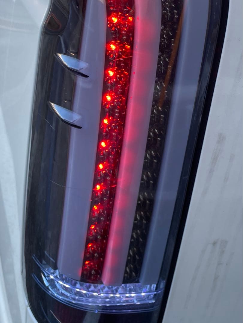 中古品トヨタ・ハイエース200系 LED TAIL LAMP 左右セット