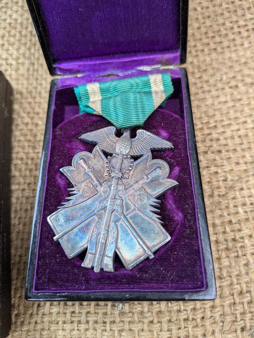 旧日本軍勲章　5種　大満洲國建國功労章　勲八位景雲章　功七級金鵄章ほか