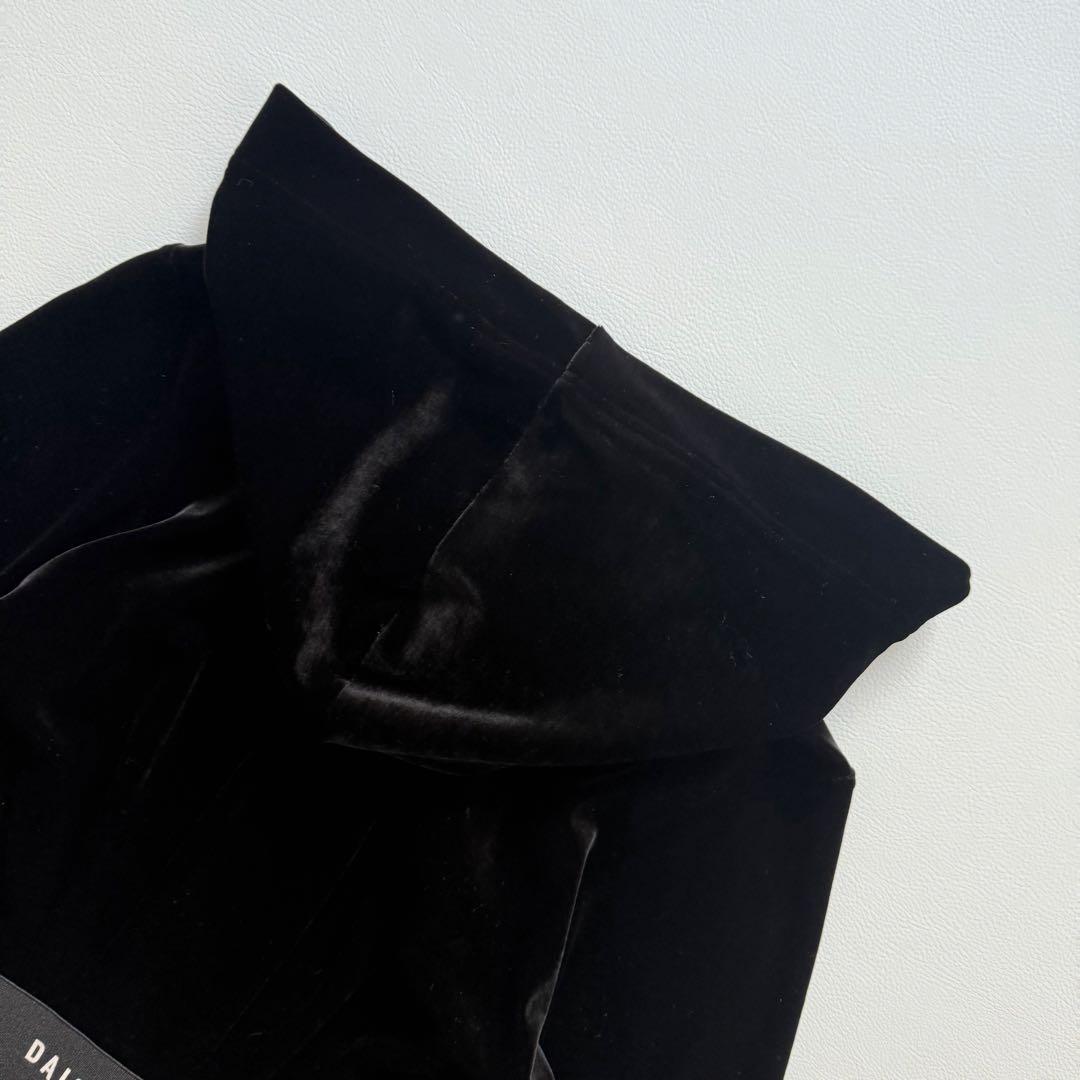 美品✨デイジーリンフォクシー　ロゴ入り　ベロアパーカー　フレアスリーブ　黒　38