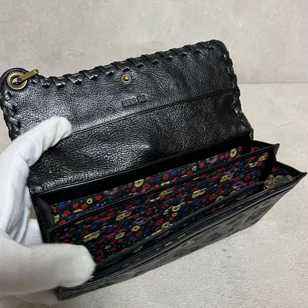 ANNA SUI アナスイ　がま口付き　ブラック　エンボス加工 長財布