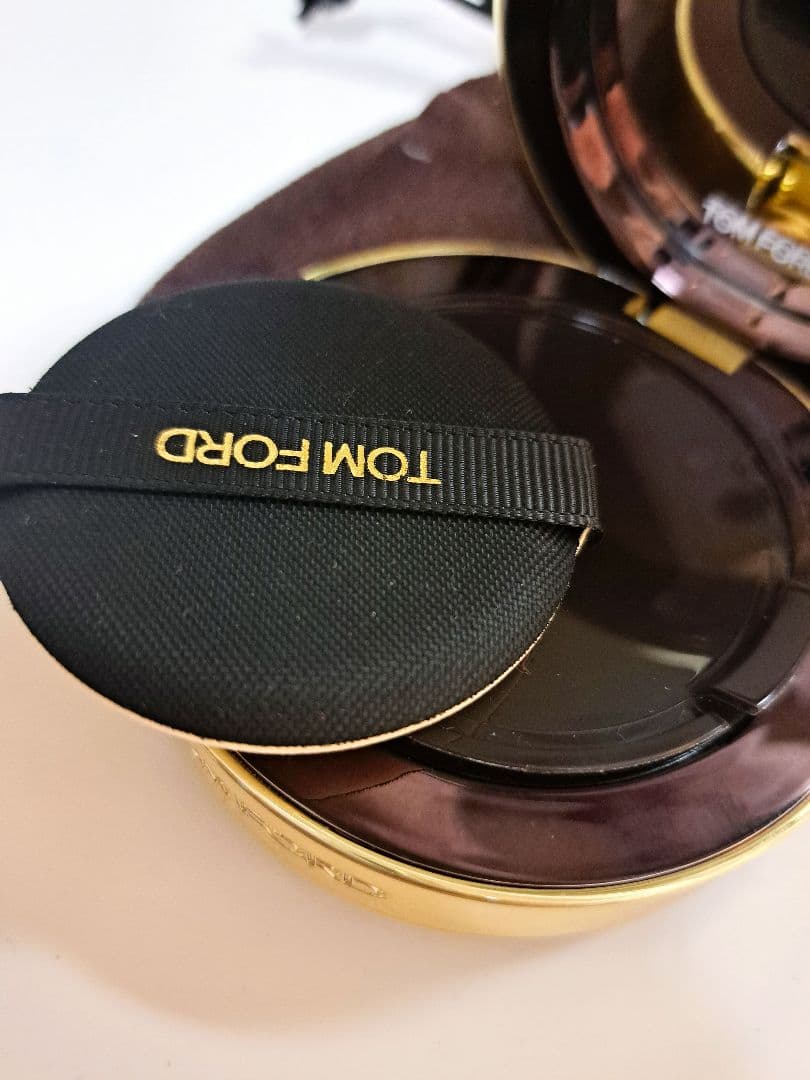 トムフォードトレースタッチクッションファンデーション&替えパフ付き　リネン