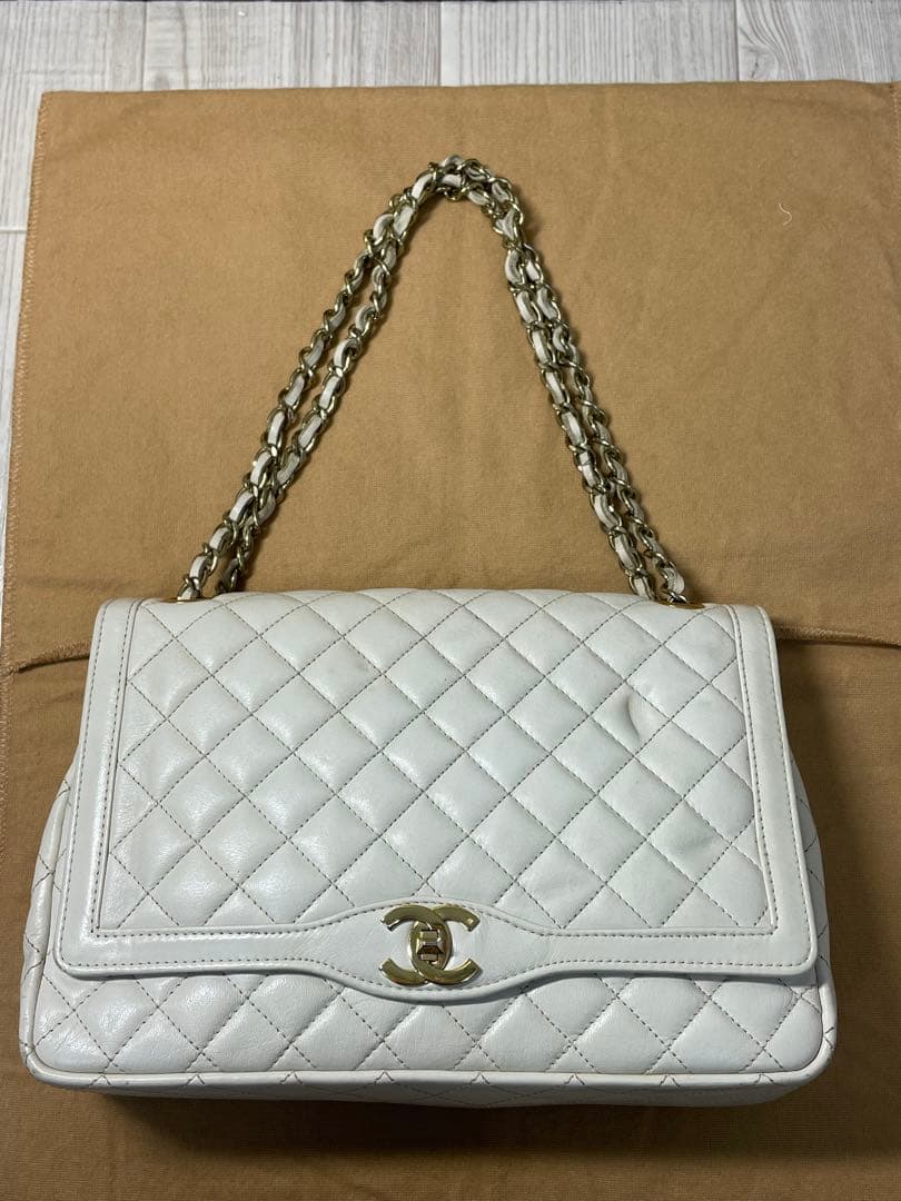 CHANELキルティング　マトラッセ チェーン ショルダーバッグ ラムスキン