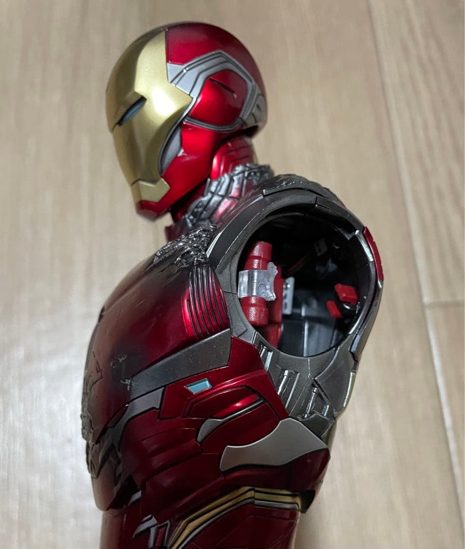 ホットトイズ アイアンマン マーク85 バトルダメージ版　腕破損　HOTTOYS