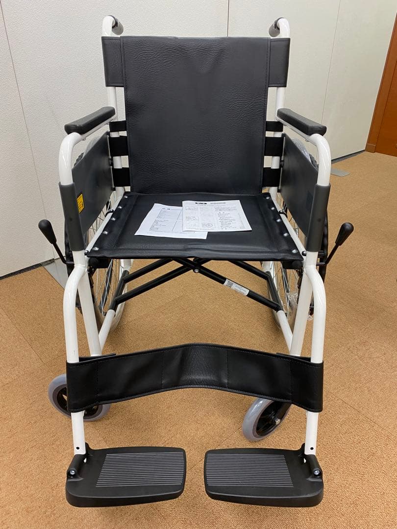 特別特価【新品未使用】 MIKI 自走用車椅子 VS-1　車椅子ハイポリマタイヤ