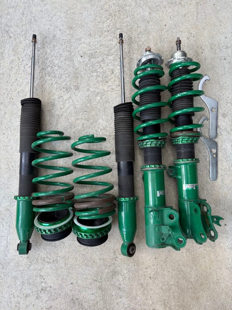 VEZELe:HEV Z用の車高調TEIN製FLEX-Zを格安で出品します。