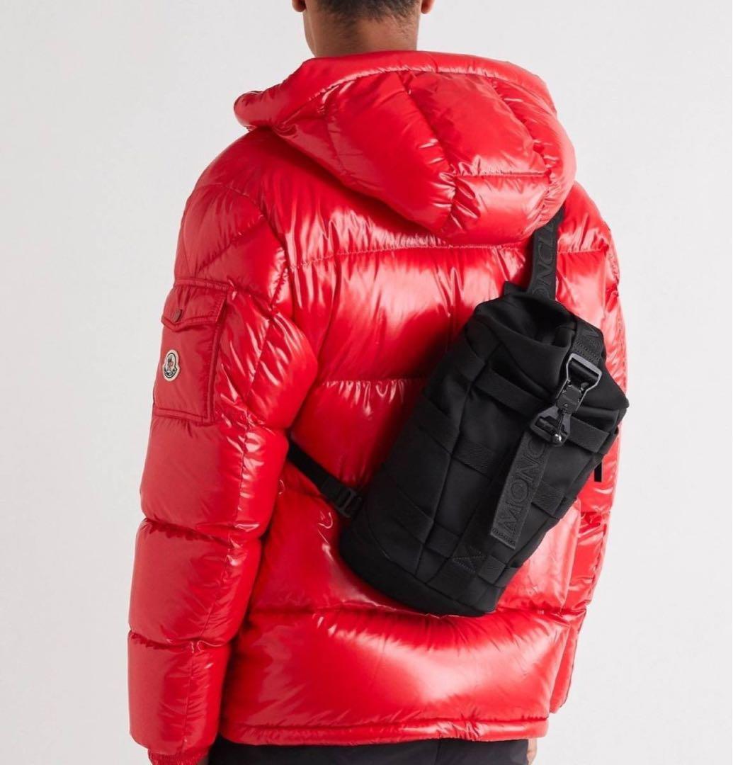 MONCLER ブラック ショルダーバッグ