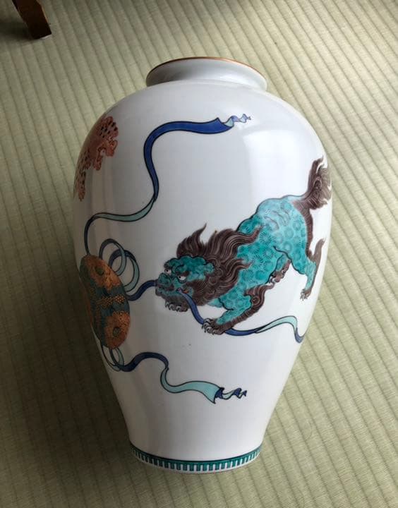 古九谷焼　原石　青赤獅子金彩牡丹丸紋　花瓶