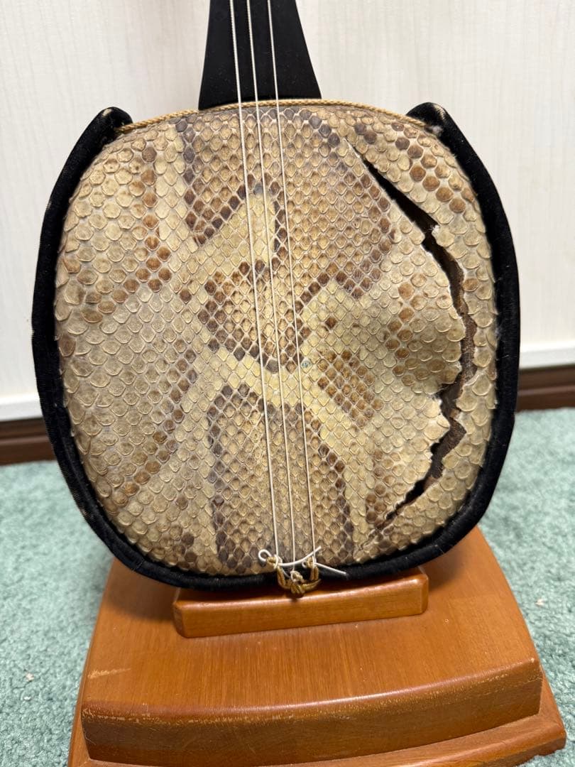 現状品　ジャンク　三線 本皮使用 蛇皮破れあり 沖縄伝統楽器 修理・部