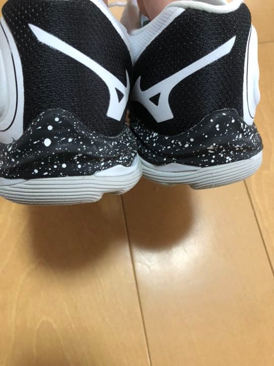 ミズノ バレーボールシューズ 26.5ウエーブライトニングZ6白×黒スパイク