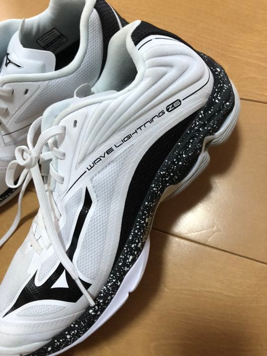 ミズノ バレーボールシューズ 26.5ウエーブライトニングZ6白×黒スパイク