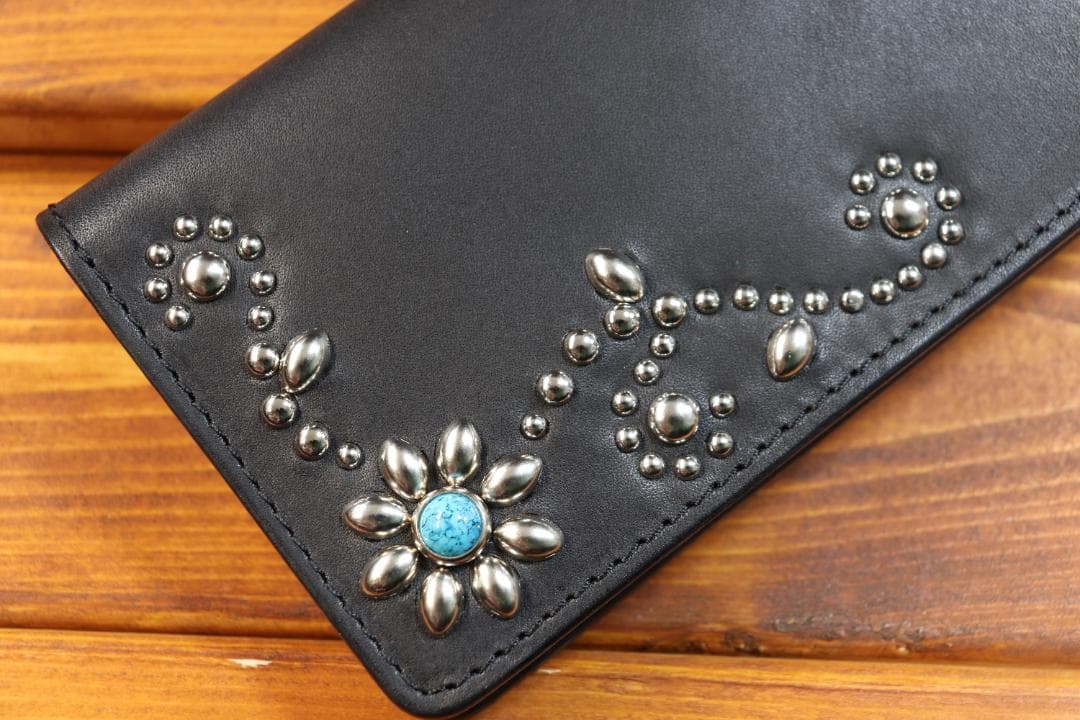 スタッズ ミドルウォレット 革黒 糸黒 栃木レザー使用