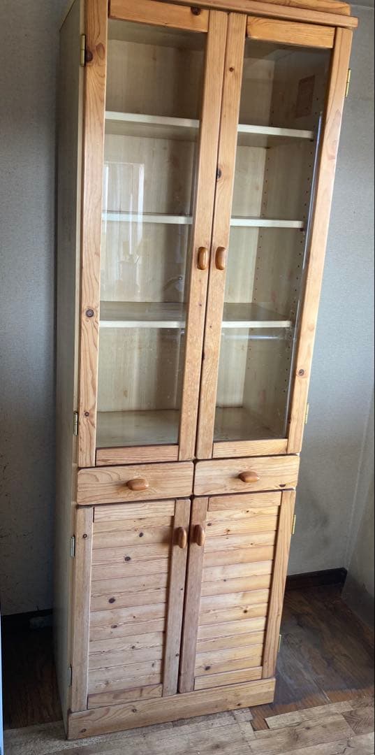 ガラス扉食器棚　パイン材