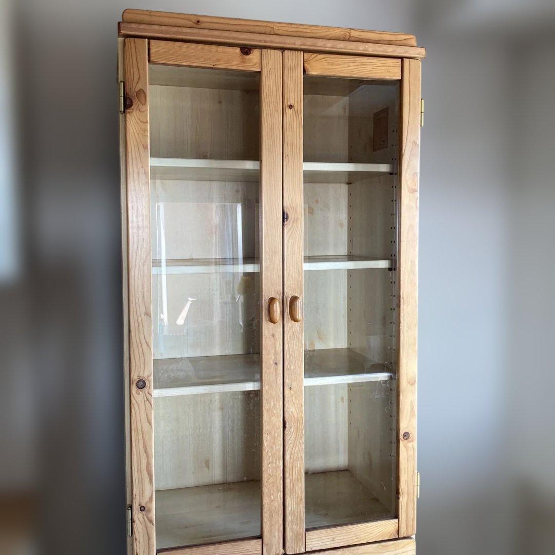 ガラス扉食器棚　パイン材