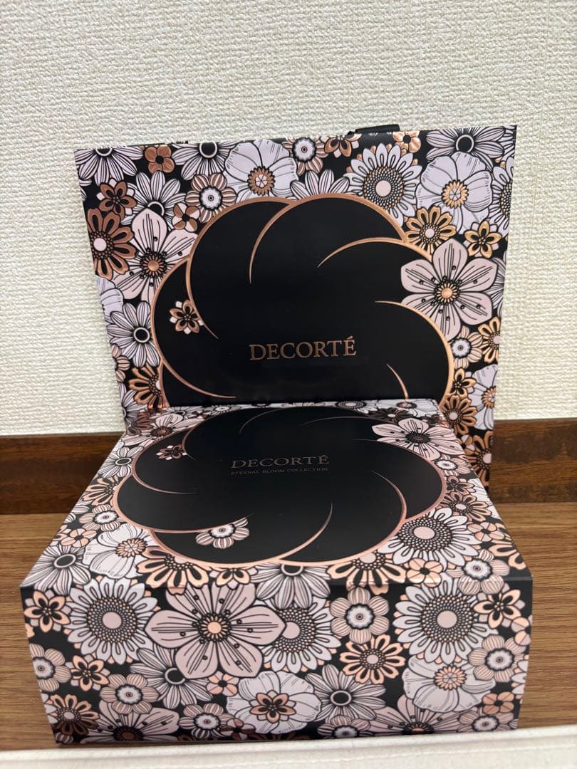 新品未開封　コスメデコルテ　クリスマスコフレ2025 ショッパー付き