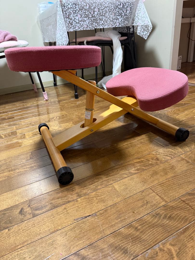 姿勢矯正用チェア 木製フレーム ピンク