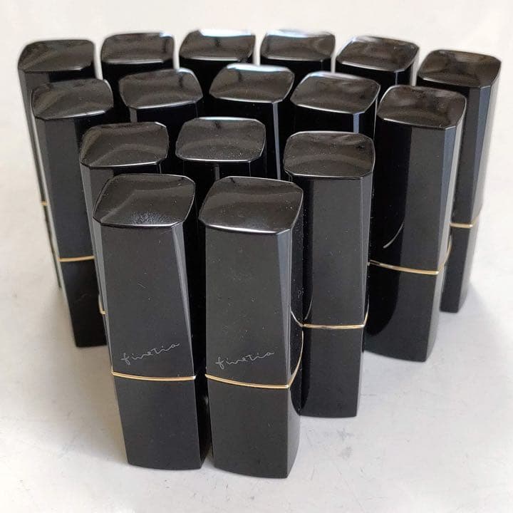 匿名配送　口紅19本　モイスチャー＆トリートメント　ヒアルロン酸　ルージュ　他