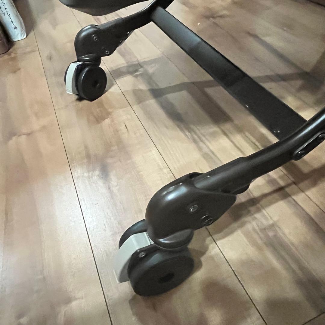 Combi ネムリラ4キャスAT スイングチェア　自動　ハイローチェア