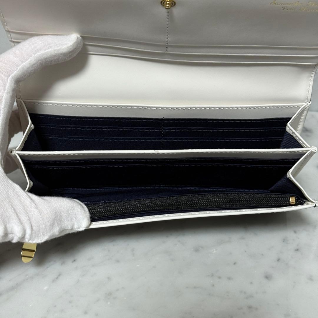 新品 未使用 フロントベルト 長財布 Samantha Thavasa サマンサ