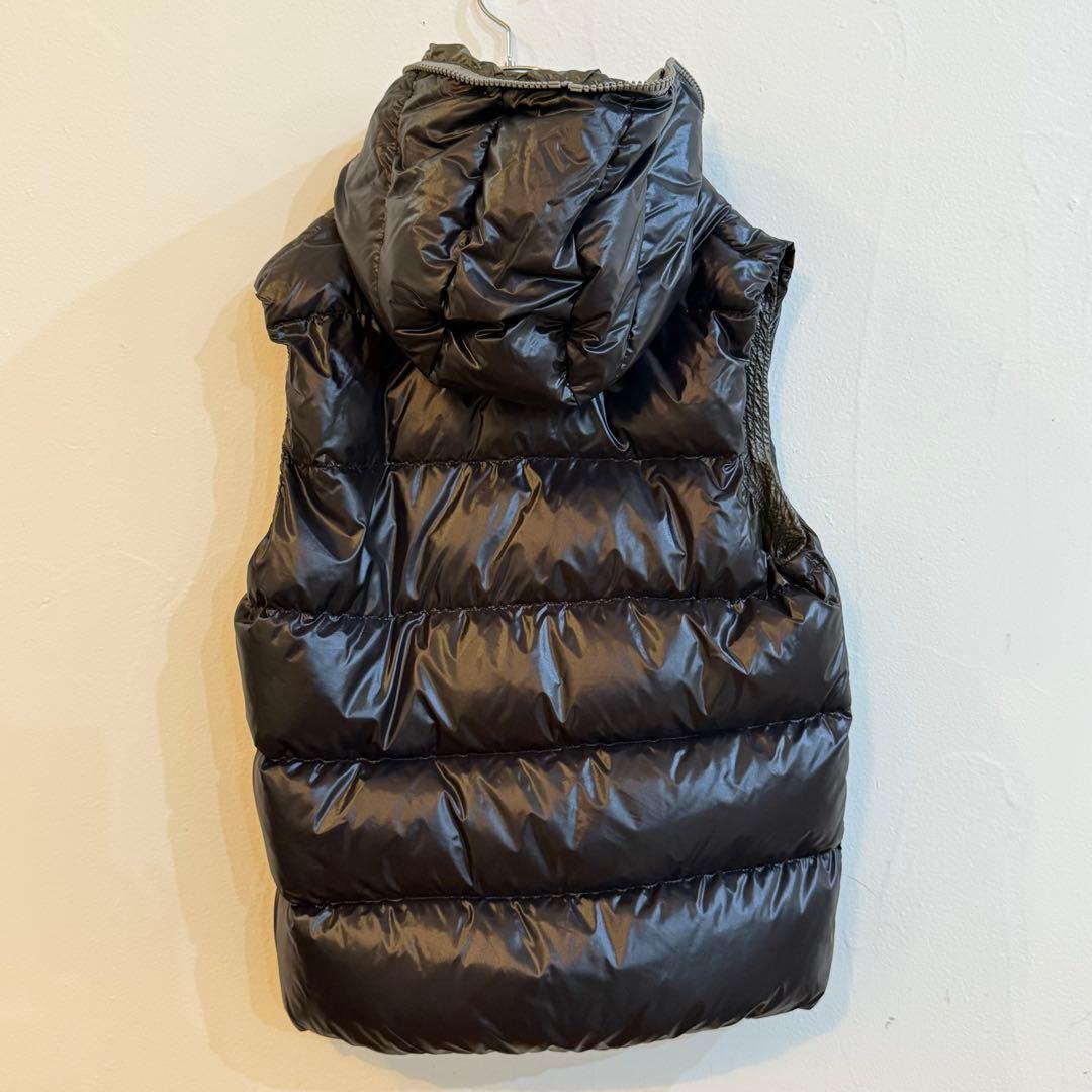 DUVETICA ブラックダウンベスト 48