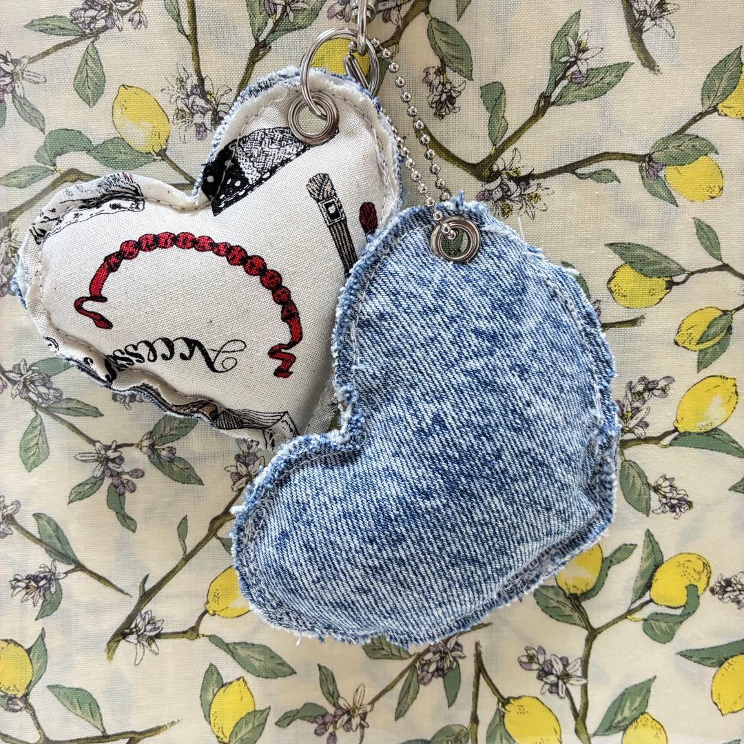 デニムリメイク　編み込みトートバッグ⭐︎バンブー持ち手⭐︎2連ハートチャーム付き
