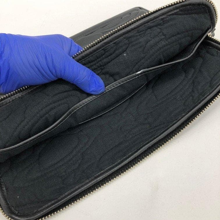 Vivienne Westwood オーブ 型押し レザークラッチ 黒