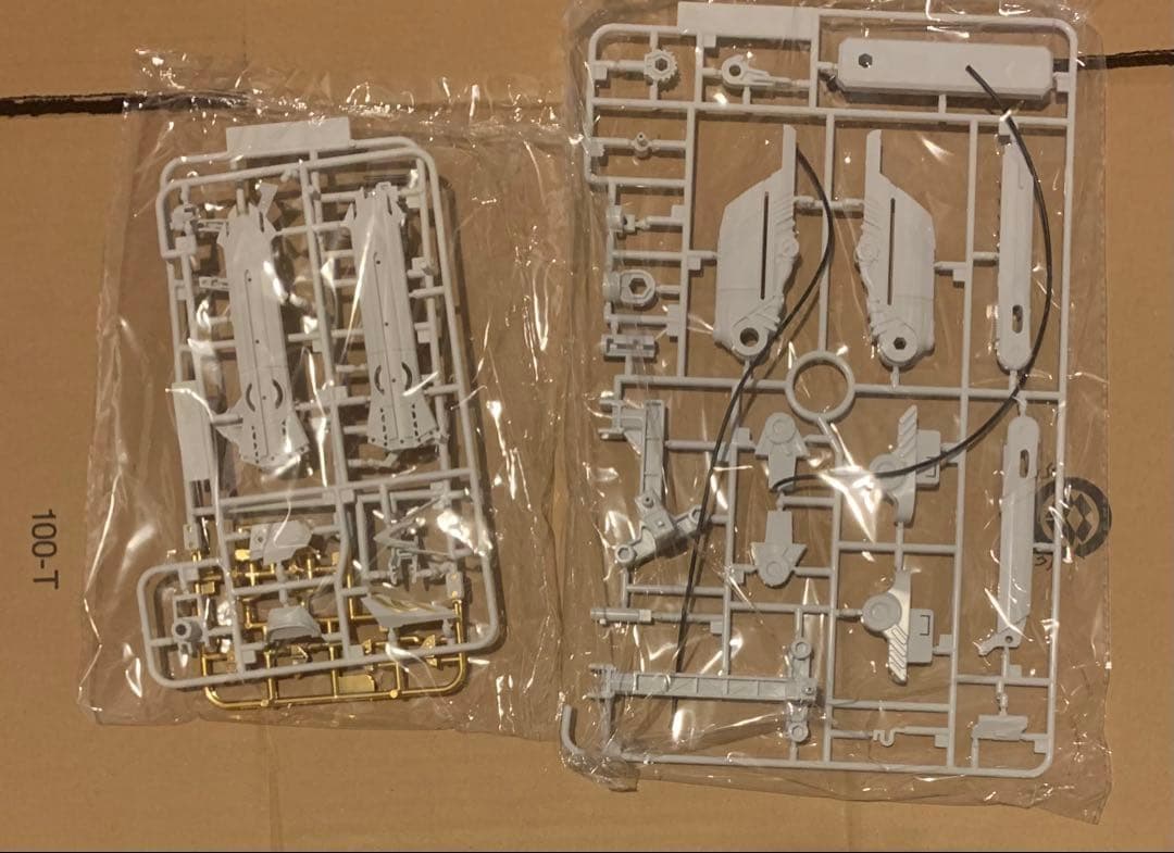 1/100 ガンダムアストレイゴールドフレーム天ハナ 海外製プラモデル