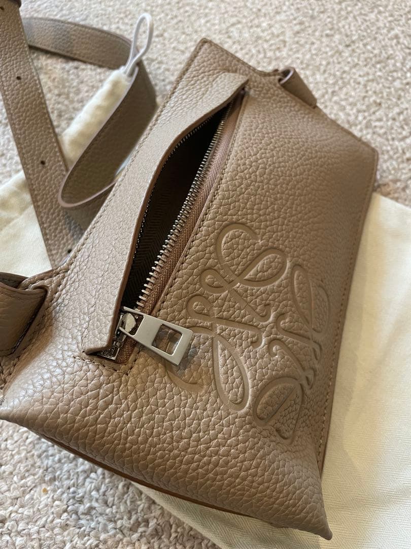 ⭐︎三連休限定値下げ⭐︎未使用！美品！LOEWE バーティカル Tポケット