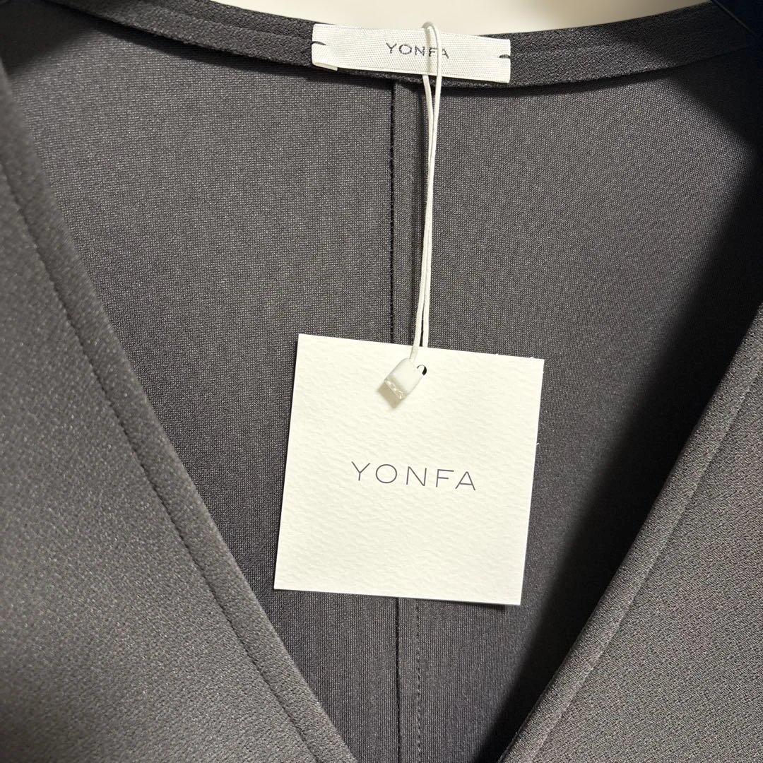 新品　YONFA グレー Vネック ジレ
