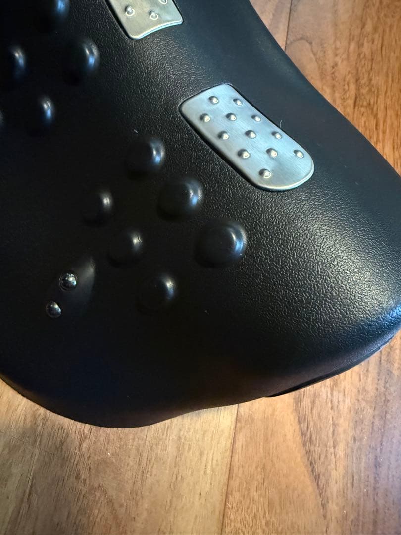 ネックリラックス 首肩マッサージ EMS TENS 温熱 振動 定価20999円