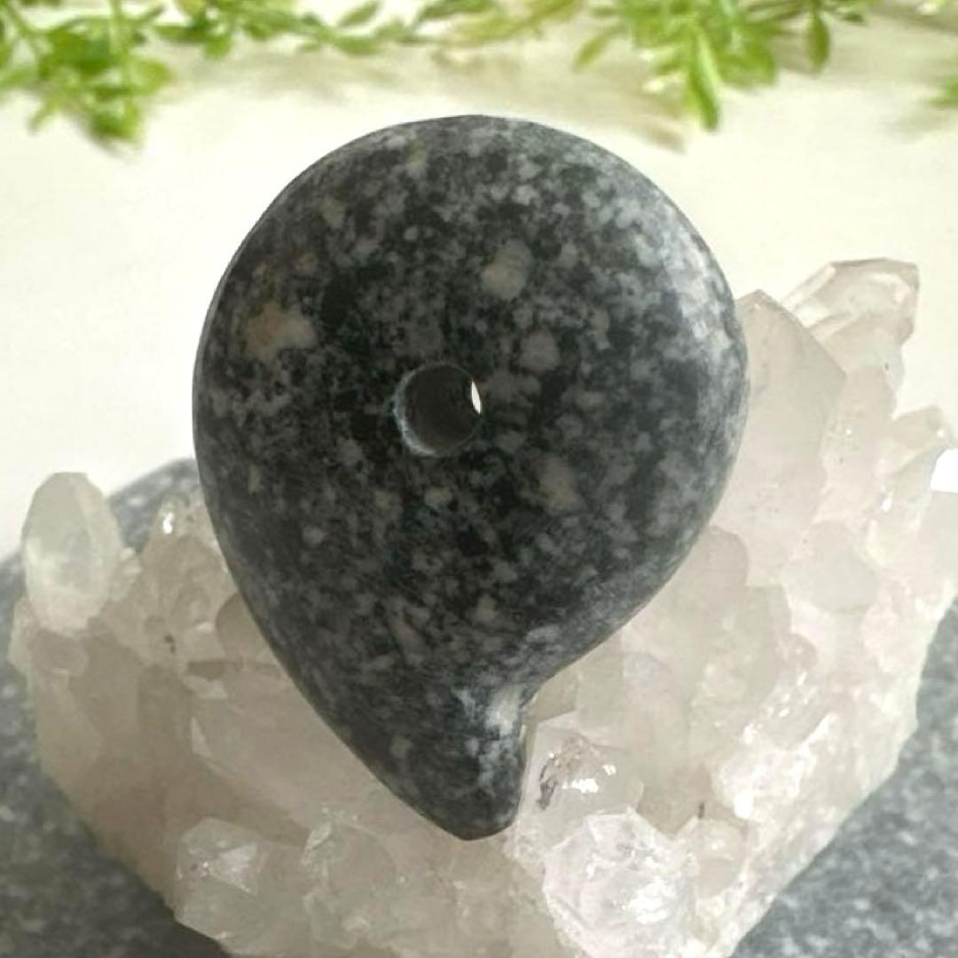 【遠野霊石】 勾玉　獣形勾玉(ニノ型) 大ぶり　高波動勾玉　感謝の石