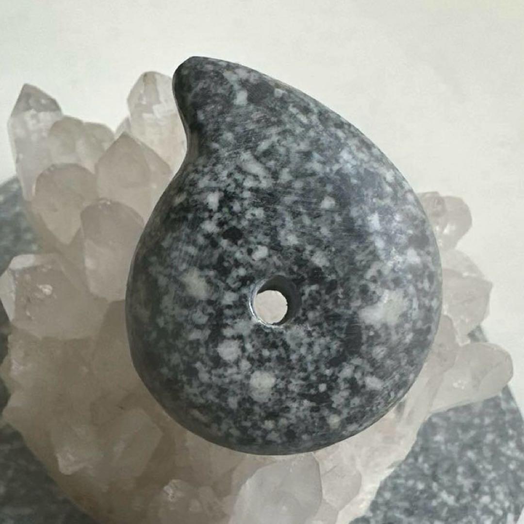 【遠野霊石】 勾玉　獣形勾玉(ニノ型) 大ぶり　高波動勾玉　感謝の石