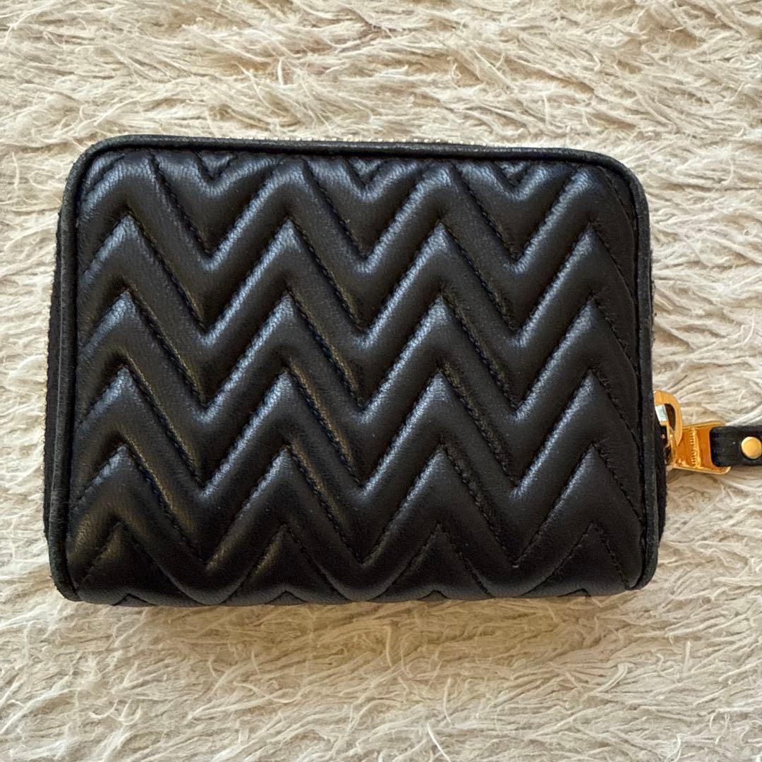 miumiu ミュウミュウ マテラッセ ラウンドファスナー レザー ケース