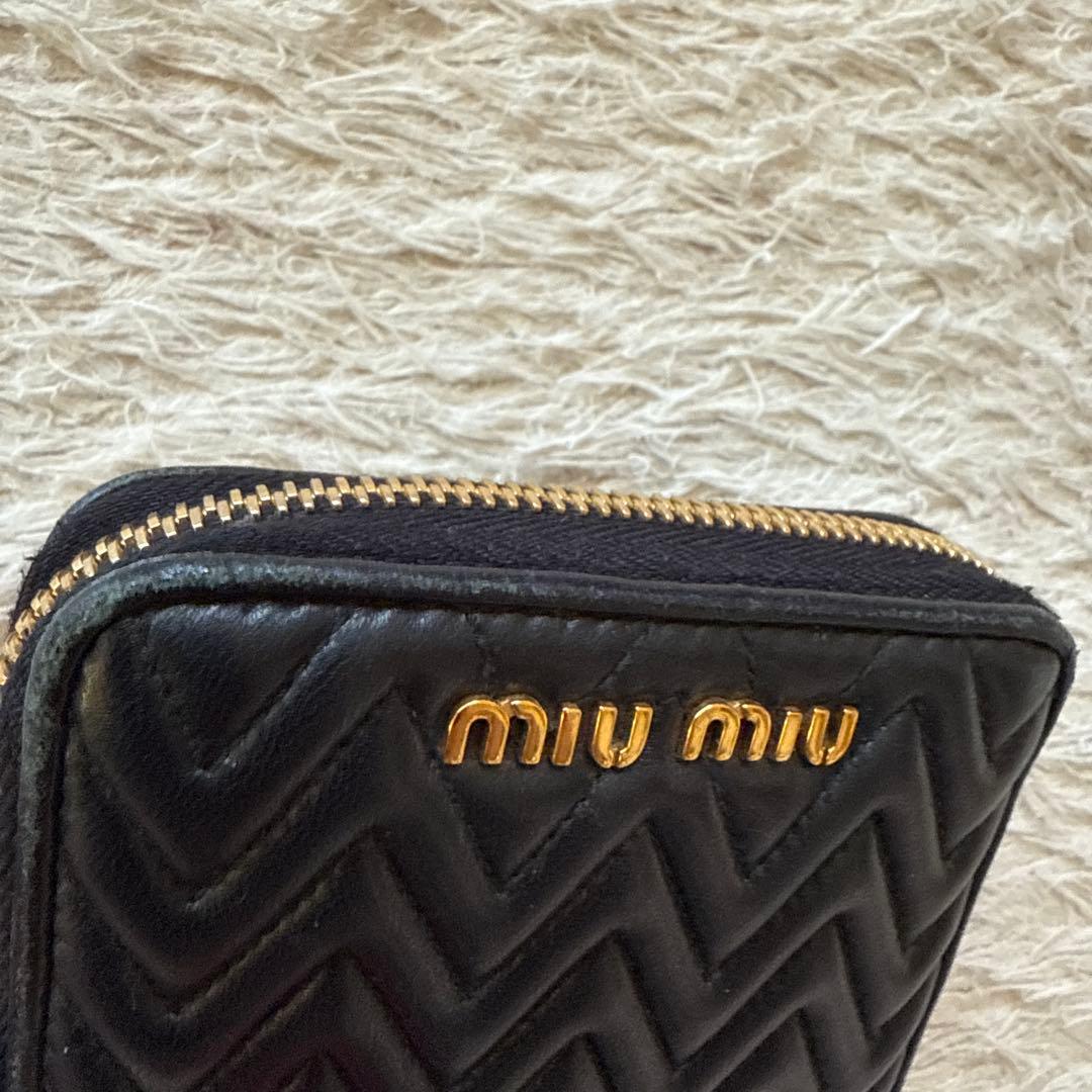 miumiu ミュウミュウ マテラッセ ラウンドファスナー レザー ケース