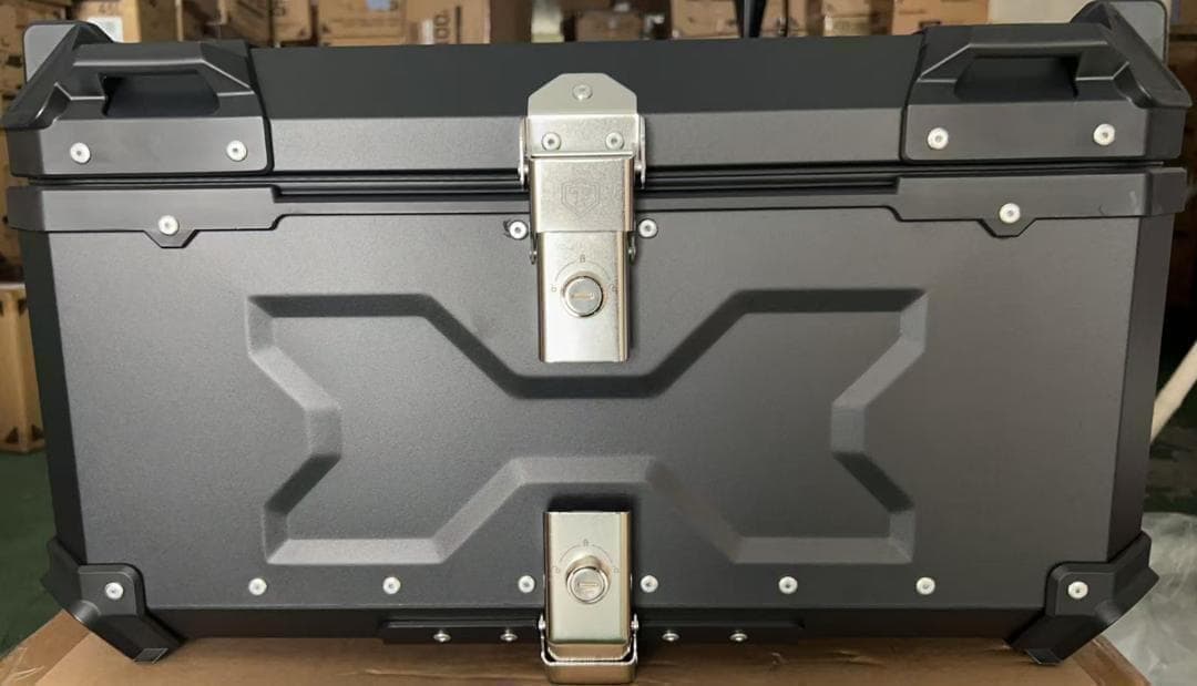 未使用中古美品 65Lバイクリアボックス アルミ制 ブラックT0202