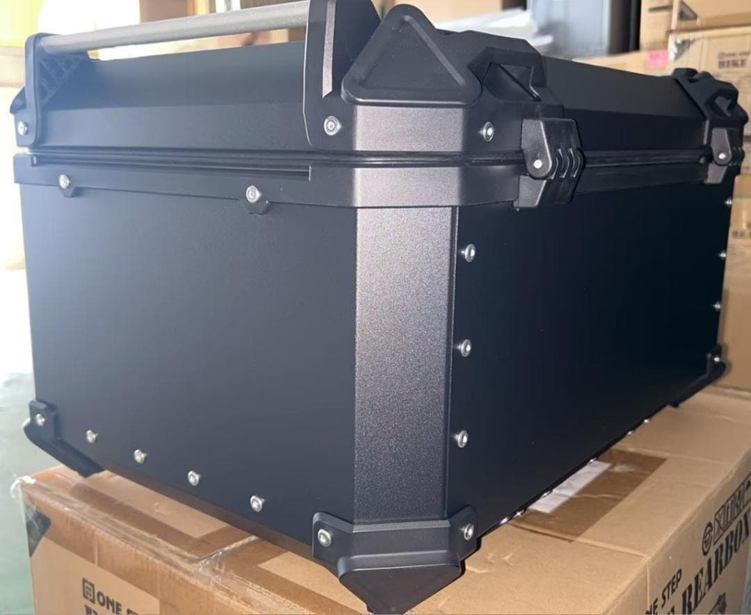 未使用中古美品 65Lバイクリアボックス アルミ制 ブラックT0202