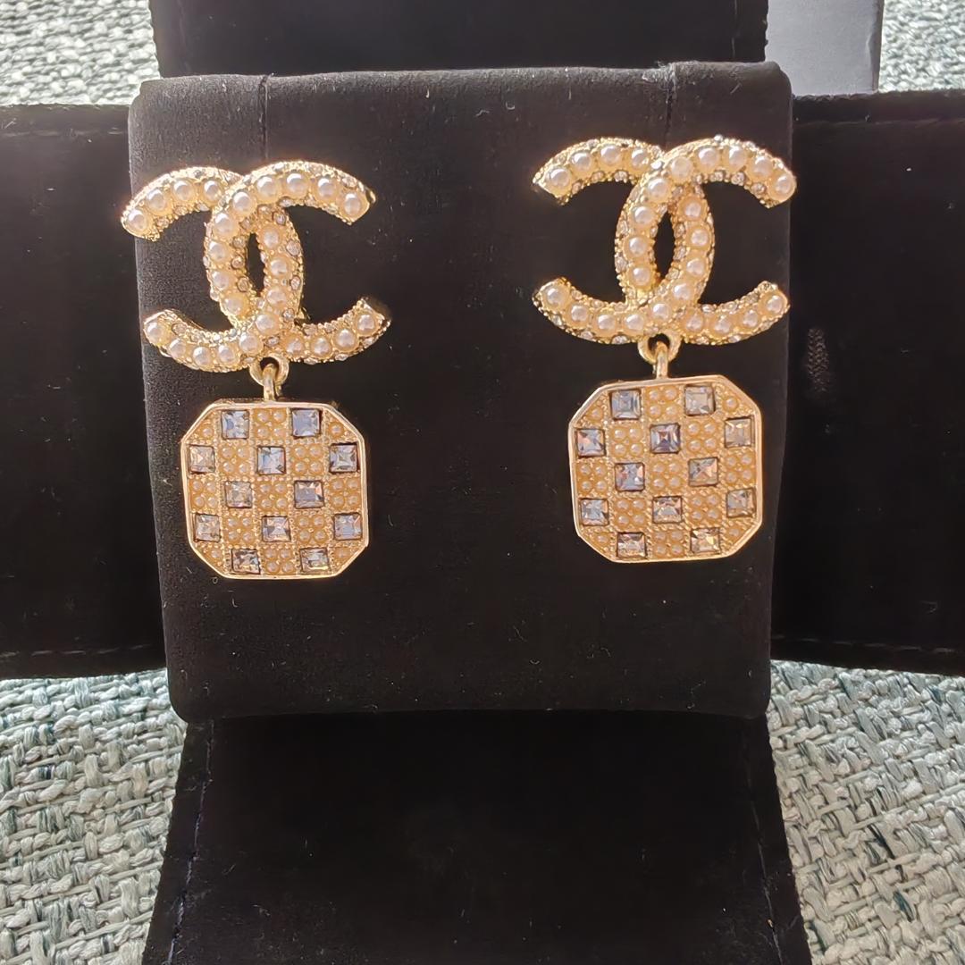 CC ロゴ クリスタルピアス