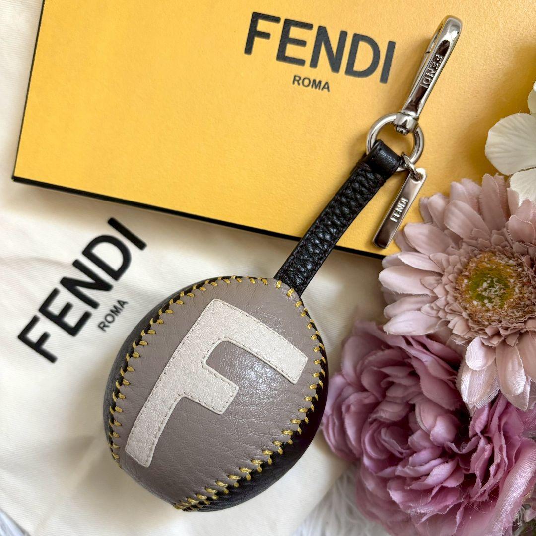 【極美品・袋付】FENDI　野球ボール　チャーム　バックチャーム