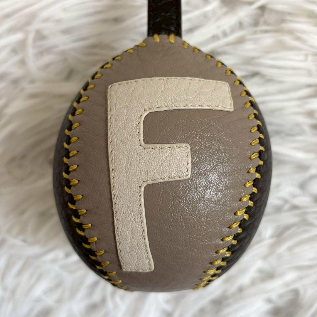 【極美品・袋付】FENDI　野球ボール　チャーム　バックチャーム