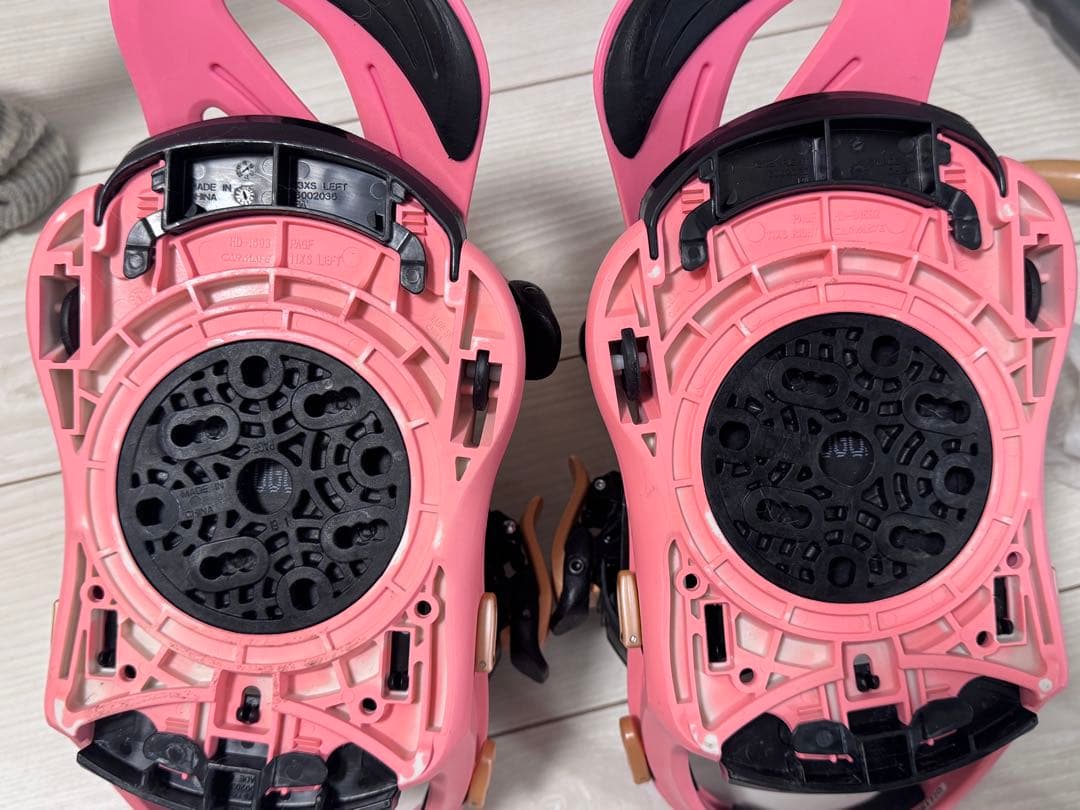 ピンク スノーボード ビンディング