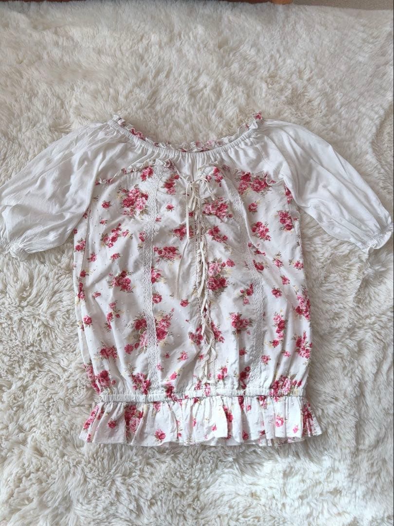 希少　LIZLISA 店舗限定花柄トップス