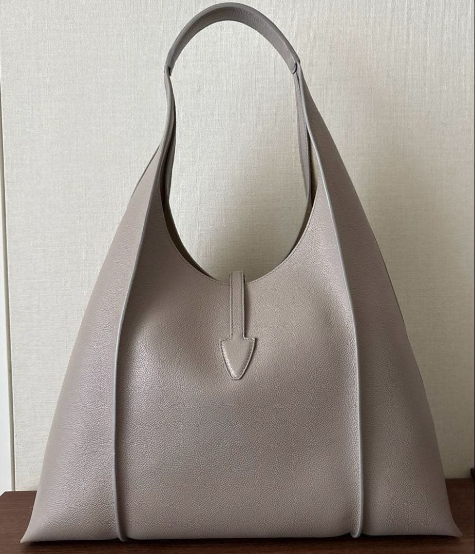 Tod's トッズ タイムレス ミディアム グレー