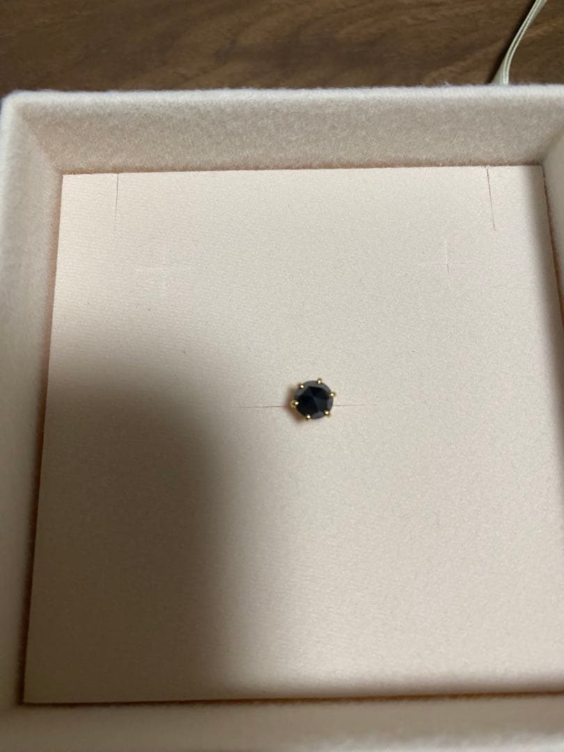 限界値　美品　天然ブラックダイヤモンド　一粒ピアス1ctK18