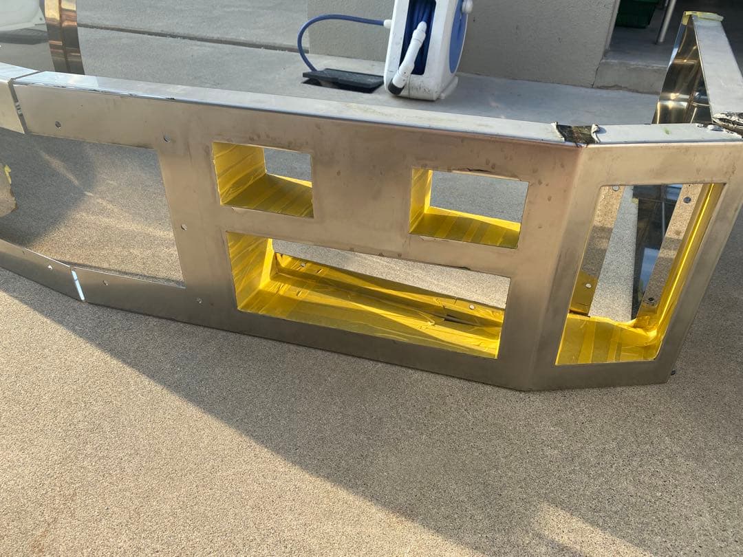 サ*ス様 デコトラ、ワンオフ、舟型バンパー