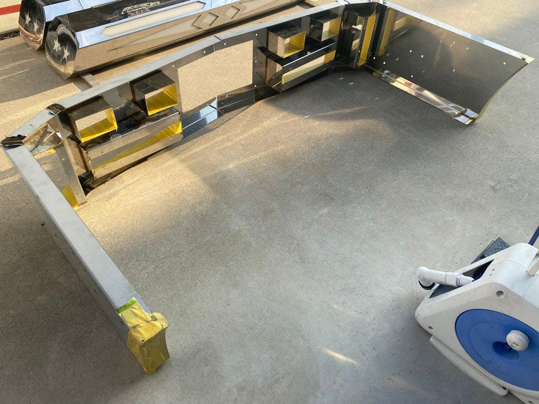 サ*ス様 デコトラ、ワンオフ、舟型バンパー