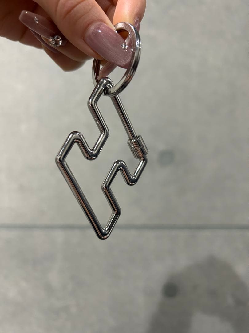 HERMÈS H型メタルキーホルダー