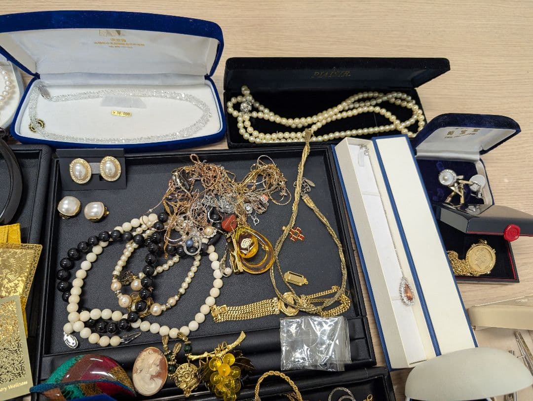 イミテーションアクセサリー まとめ売り ネックレス ブローチ 指輪 ネクタイピン