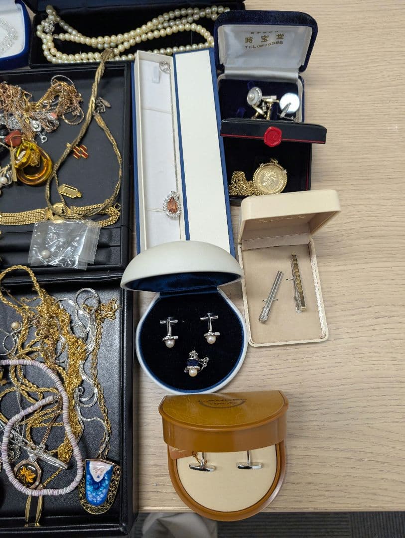 イミテーションアクセサリー まとめ売り ネックレス ブローチ 指輪 ネクタイピン